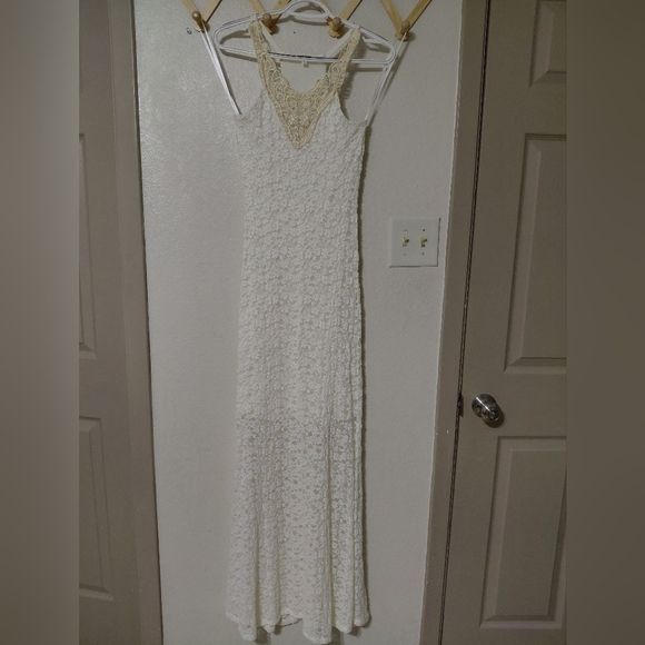 Monteau Ivory Lace Wedding Dress - Picture 1 of 8